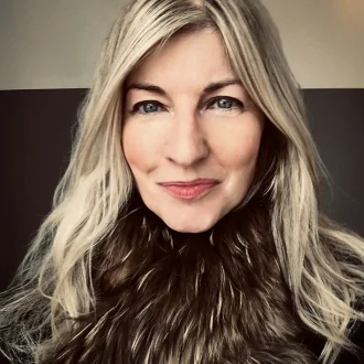 Elspeth Lynn headshot