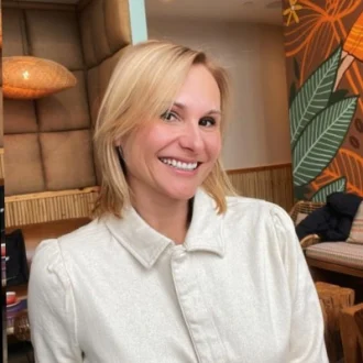 Yulia Pozdnyakovskaya headshot